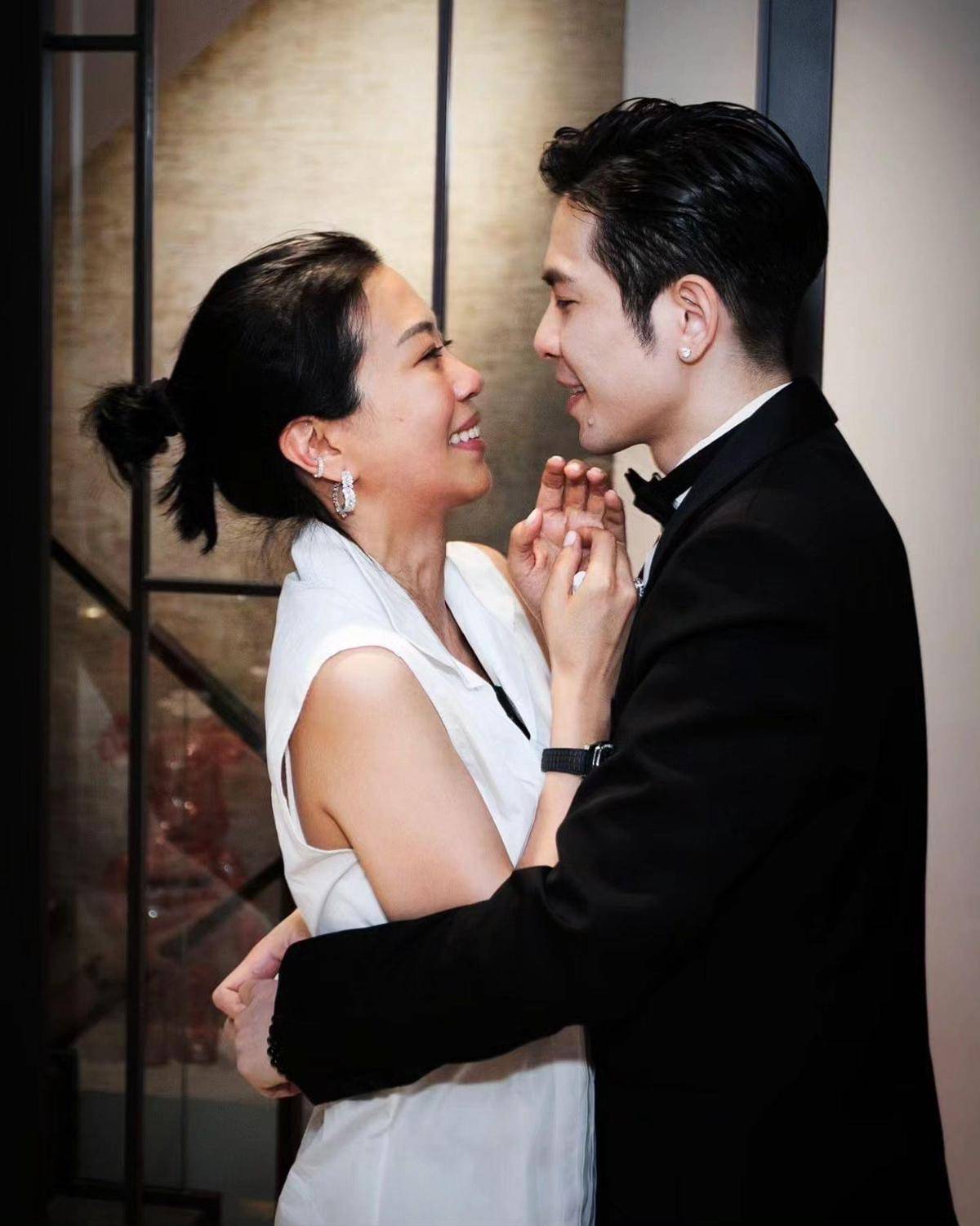 萧敬腾50岁准老婆背景超狂,双硕士星二代,被老萧2000万钻戒套牢-沐风文化