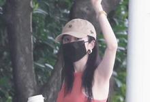 杨幂露肩带穿搭惹争议,被人扒出内衣品牌,意外影响自家代言口碑-沐风文化